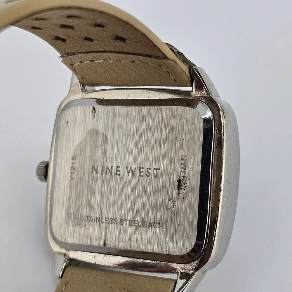 Nine West Women's Watch 36MM Brown Dial Light Brown Leather Bands New‎ Battery